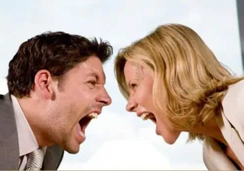 嘉兴出轨调查：车被砸了知道是谁证据不足怎么处理